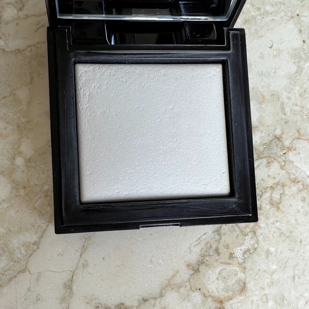 Laura Mercier Secret Blurring Powder for Under Eyes 1